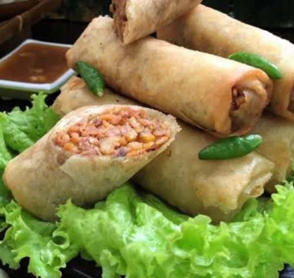Photo How to Make Spring Rolls from Padang City